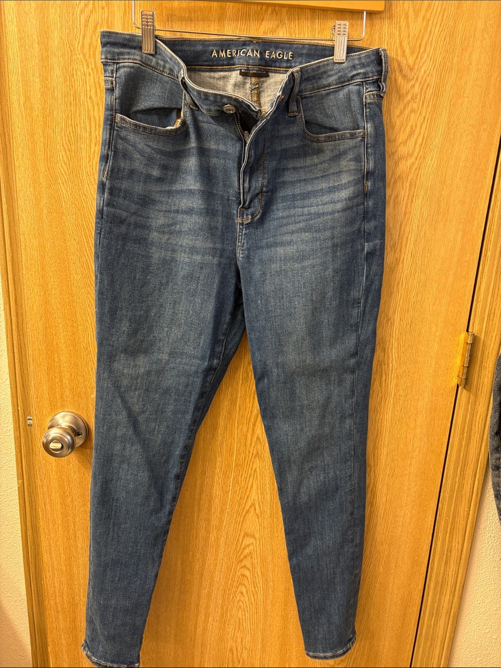 American Eagle Outfitters Skinny Jeans - Medium Blue Wash